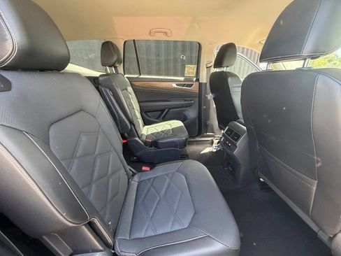 Used 2024 Volkswagen Atlas SE AWD/4WD image 16