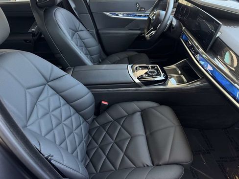 Used 2026 BMW 740i w/ Premium Package RWD image 20