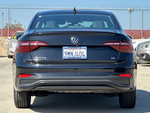 Used 2024 Volkswagen Jetta SE FWD image 4