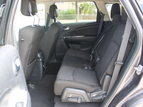 Used 2019 Dodge Journey SE w/ Connectivity Group FWD image 14