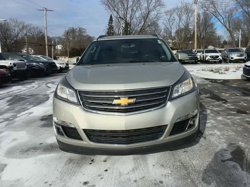Used 2017 Chevrolet Traverse LT w/ Style and Technology Package image 3