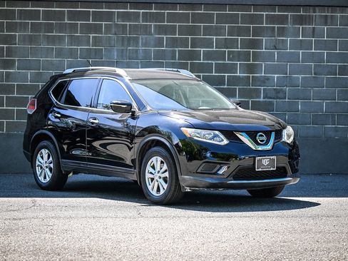 Used 2015 Nissan Rogue SV AWD/4WD image 2
