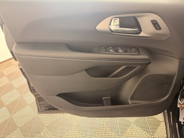 New 2027 Chrysler Pacifica Select w/ Family Tech Group FWD image 12