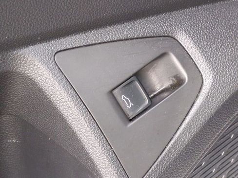 Used 2025 Volkswagen Jetta SE FWD image 15