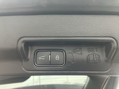 Used 2022 Ford Explorer XLT w/ Equipment Group 202A image 13