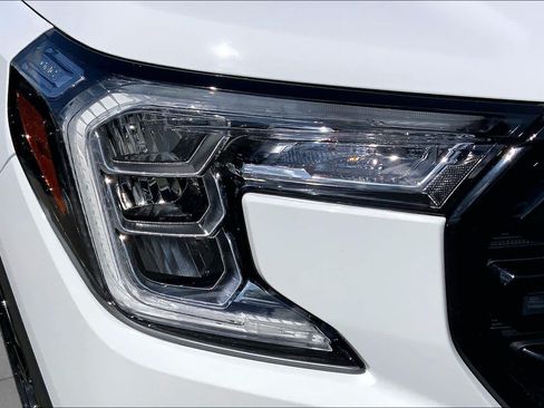 Used 2023 GMC Terrain SLT w/ Tech Package AWD/4WD image 25