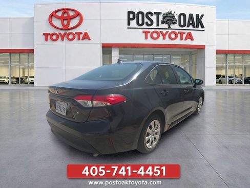Used 2025 Toyota Corolla LE FWD image 4