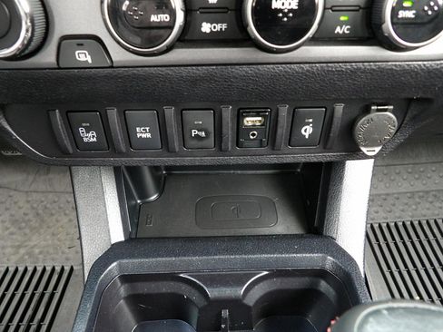 Used 2017 Toyota Tacoma TRD Pro image 32