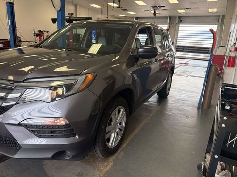 Used 2017 Honda Pilot LX image 5
