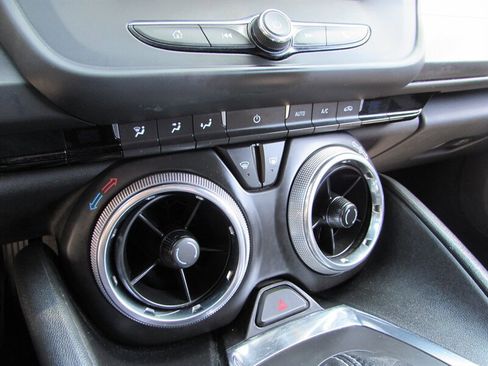 Used 2020 Chevrolet Camaro LT image 14