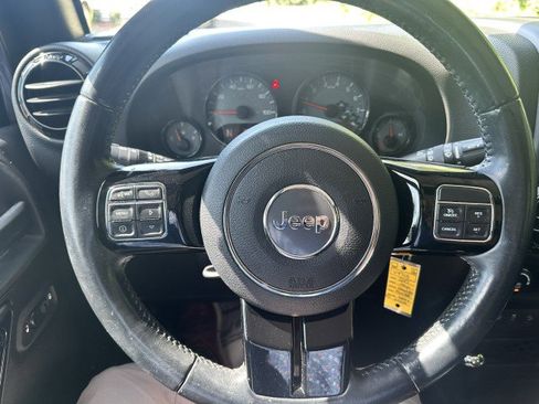 Used 2017 Jeep Wrangler Sahara AWD/4WD image 11