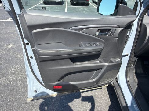 Used 2025 Honda Ridgeline RTL image 13