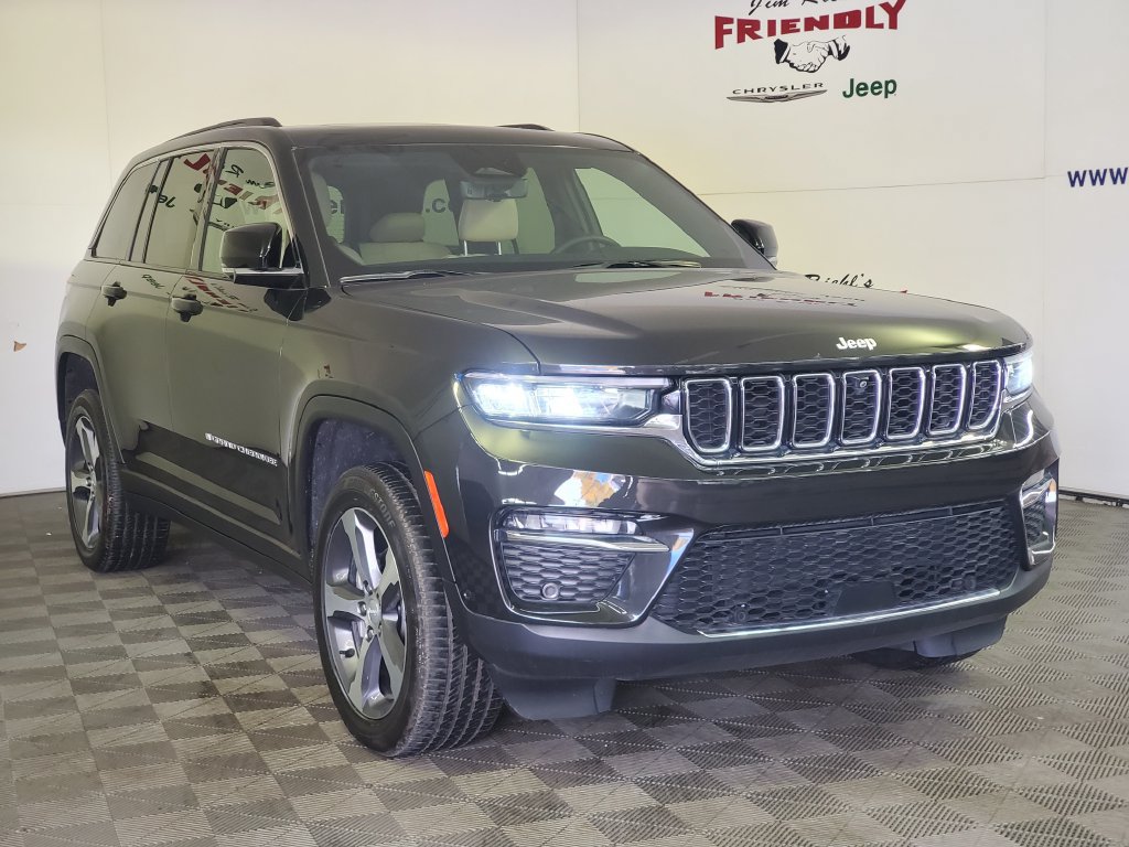 Used 2024 Jeep Grand Cherokee Limited w/ Luxury Tech Group II AWD/4WD image 2