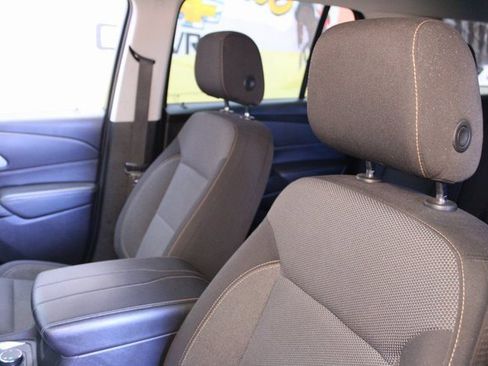 Used 2021 Chevrolet Traverse LT image 20