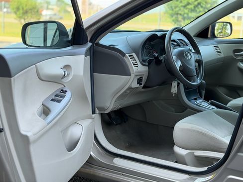 Used 2010 Toyota Corolla LE FWD image 6