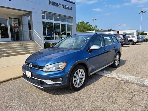Used 2017 Volkswagen Golf Alltrack S AWD/4WD image 2