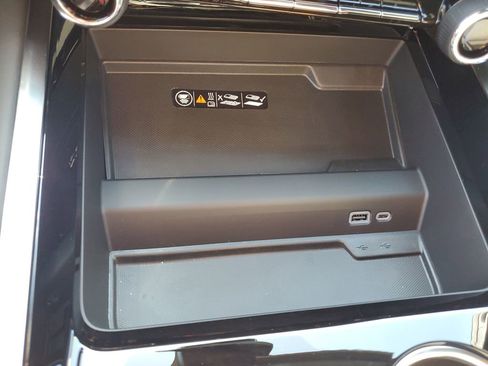 New 2026 Chevrolet Suburban LT w/ Comfort Package image 29