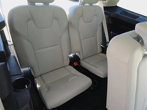 Used 2024 Volvo XC90 B6 Plus image 17