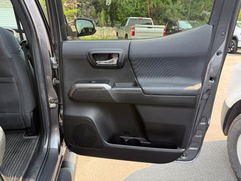 Used 2022 Toyota Tacoma TRD Sport AWD/4WD image 21
