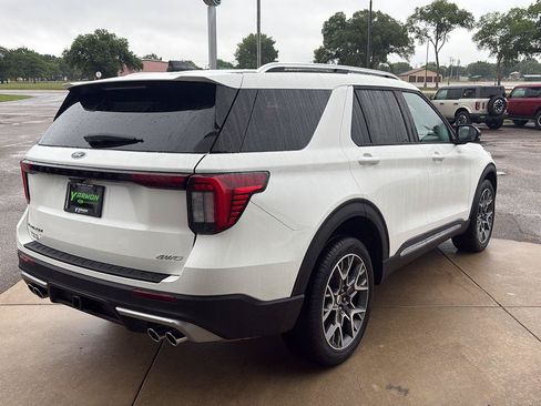Used 2025 Ford Explorer Platinum w/ Ultimate Package AWD/4WD image 5