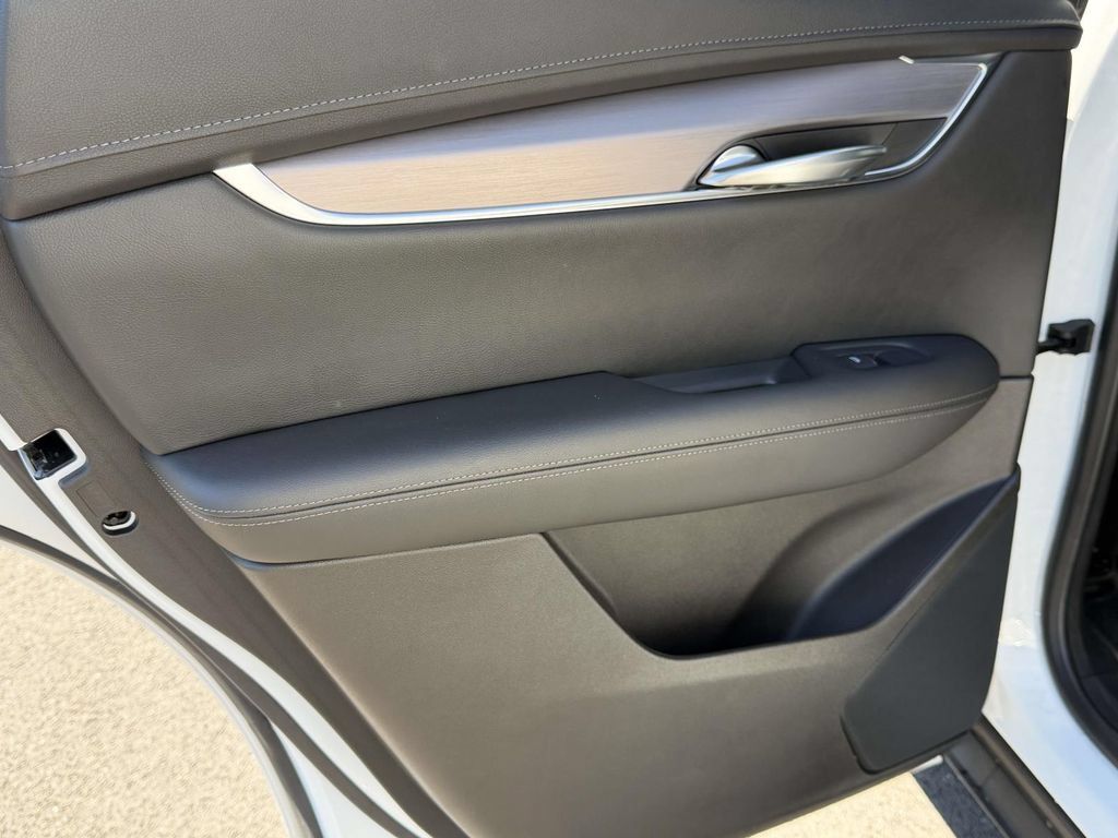 Used 2022 Cadillac XT5 Luxury AWD/4WD image 14