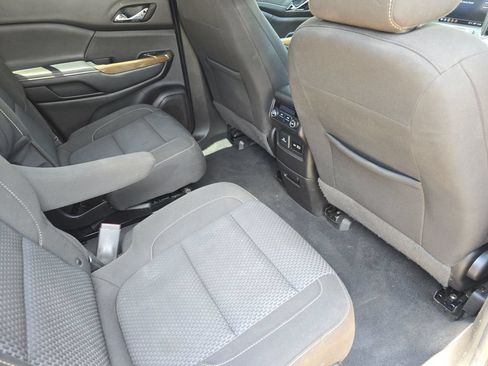 Used 2022 GMC Acadia SLE w/ Driver Convenience Package FWD image 11