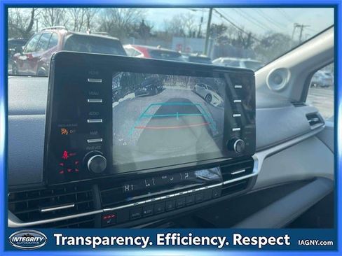 Used 2024 Toyota Sienna XLE image 31