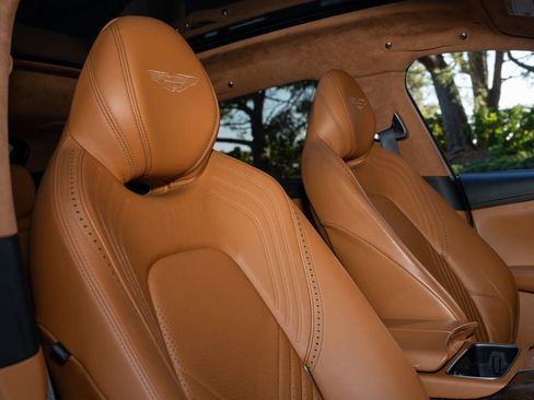 Used 2021 Aston Martin DBX image 16