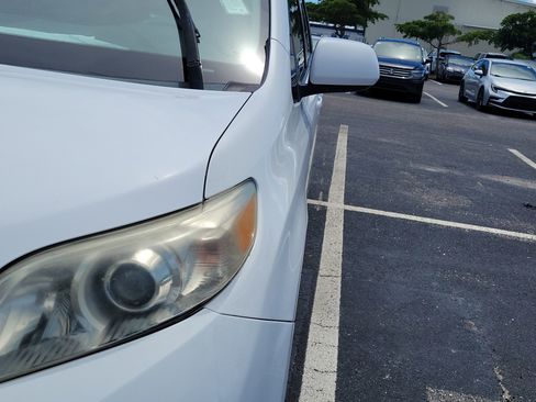 Used 2012 Toyota Sienna LE FWD image 4