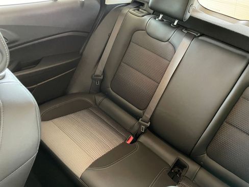 Used 2025 Chevrolet Trax LT image 38