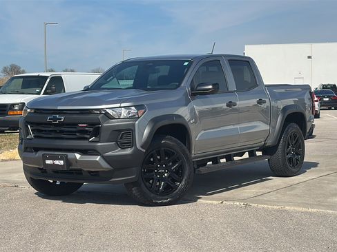 Used 2024 Chevrolet Colorado Trail Boss w/ Technology Package image 2