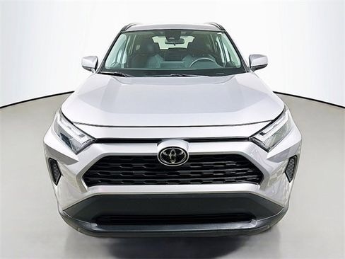 Used 2022 Toyota RAV4 XLE image 2