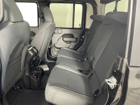 New 2025 Jeep Gladiator Sport image 4