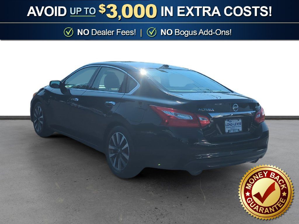 Used 2017 Nissan Altima 2.5 SV w/ Interior Lighting Package FWD image 4