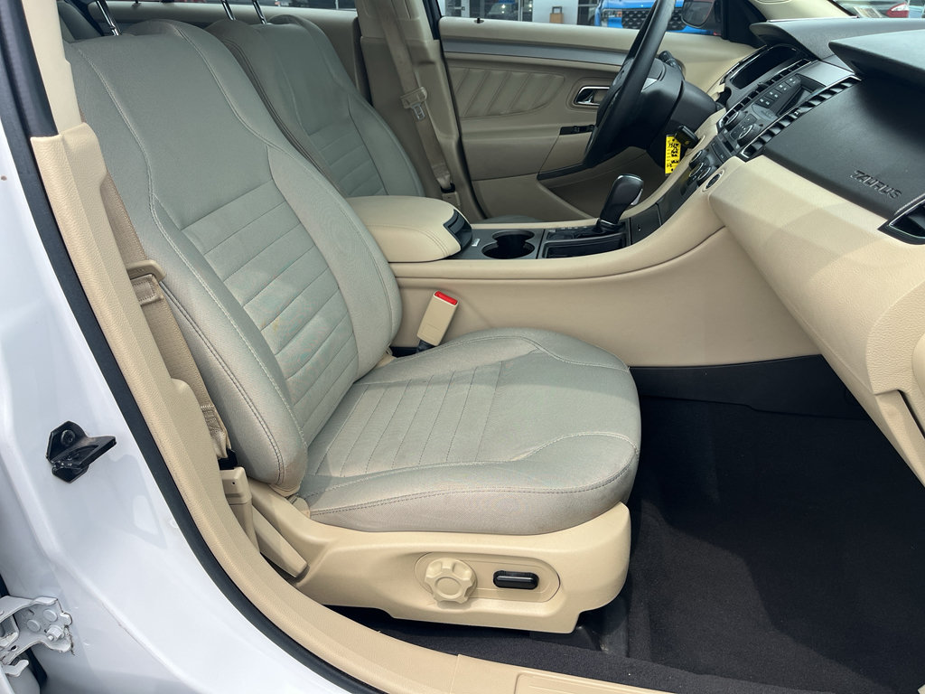 Used 2019 Ford Taurus SE FWD image 29