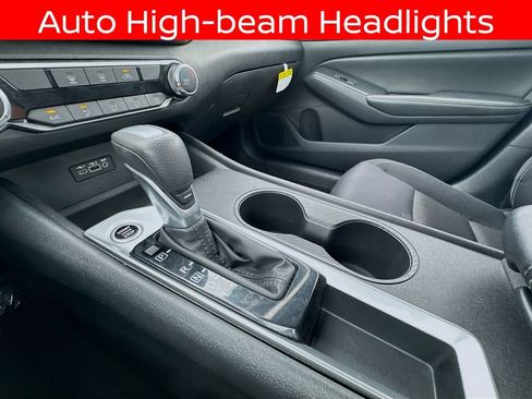 Used 2025 Nissan Altima 2.5 SV FWD image 18