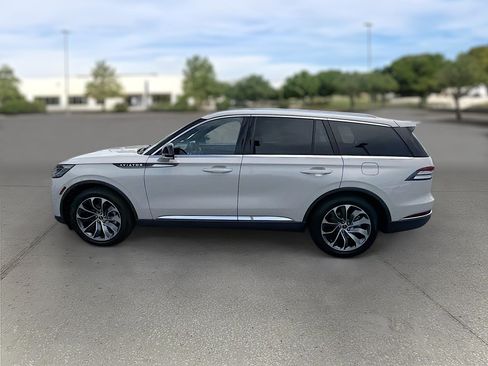 Used 2025 Lincoln Aviator Reserve w/ Illumination Package RWD image 4