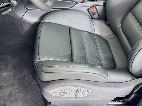 New 2026 Porsche Macan image 13