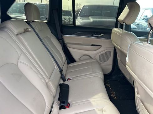 Used 2023 Jeep Grand Cherokee Limited AWD/4WD image 8