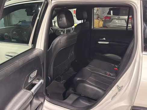 Used 2021 Mercedes-Benz GLB 250 4MATIC image 27