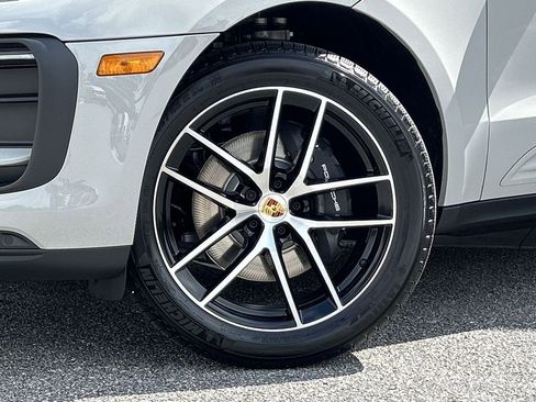 Certified 2025 Porsche Macan image 6