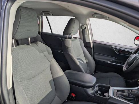 Used 2021 Toyota RAV4 LE image 19