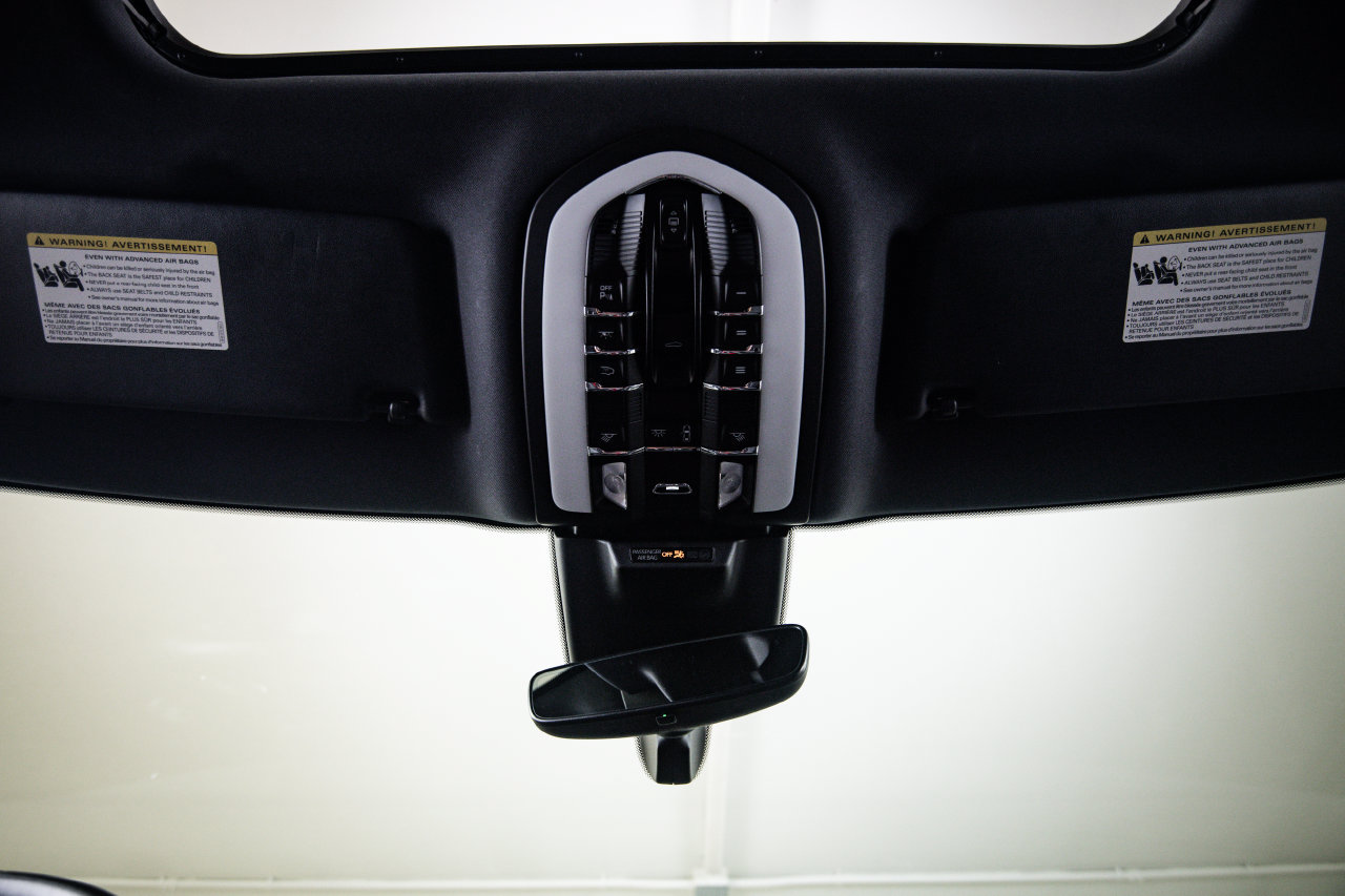 Certified 2024 Porsche Macan AWD/4WD image 20