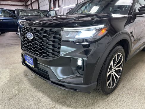 Certified 2025 Ford Explorer ST-Line image 32