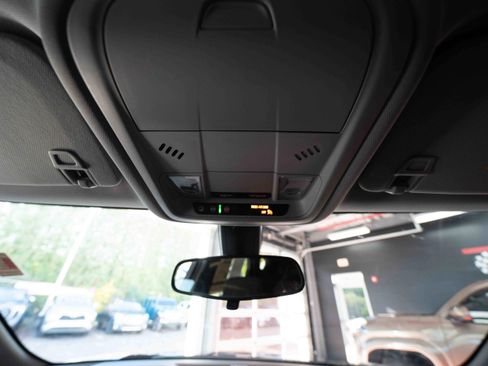 Used 2020 Chevrolet Blazer LT image 18