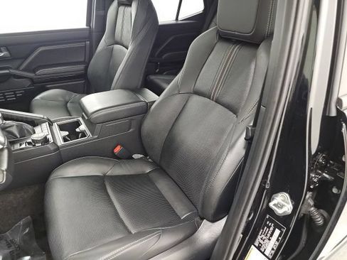 Used 2025 Toyota 4Runner Limited AWD/4WD image 15