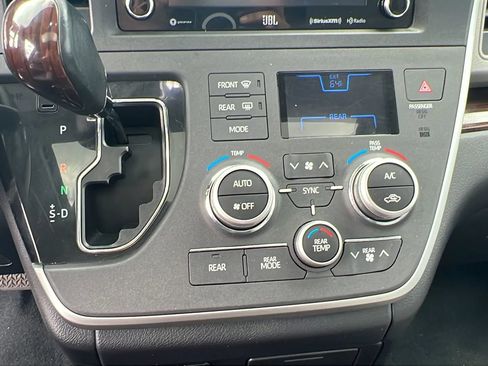 Used 2020 Toyota Sienna Limited Premium AWD/4WD image 27