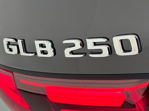 Certified 2024 Mercedes-Benz GLB 250 image 9