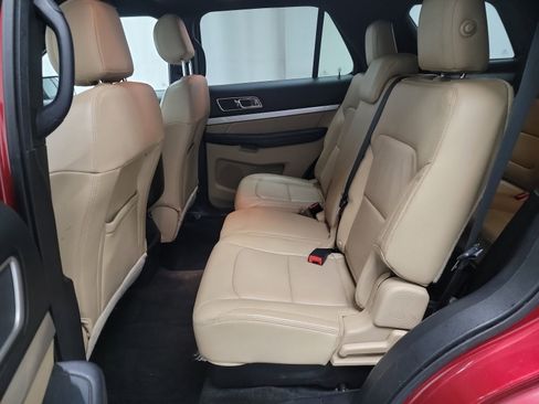 Used 2016 Ford Explorer XLT w/ Equipment Group 202A image 28