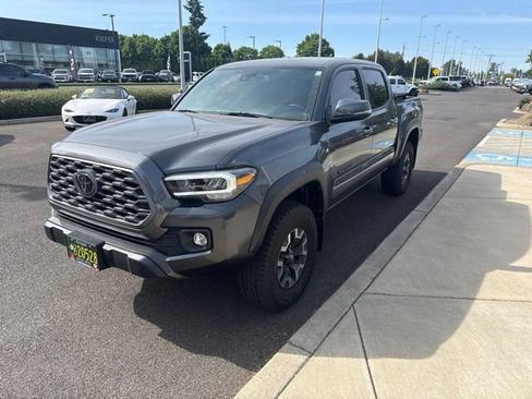 Used 2023 Toyota Tacoma TRD Off-Road w/ TRD Premium Off Road Package AWD/4WD image 5